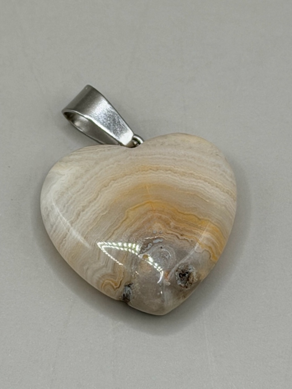 Heart-Shaped Lace Agate Pendant in Cream and Beige